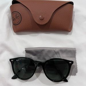 perfect condition womens ray bans!